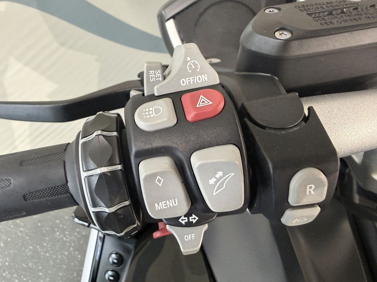 BMW K1600GT MÜ 2x Pakete, Z-Scheinw., Radio, BMW K1600GT MÜ 2x Pakete, Z-Scheinw., Radio,