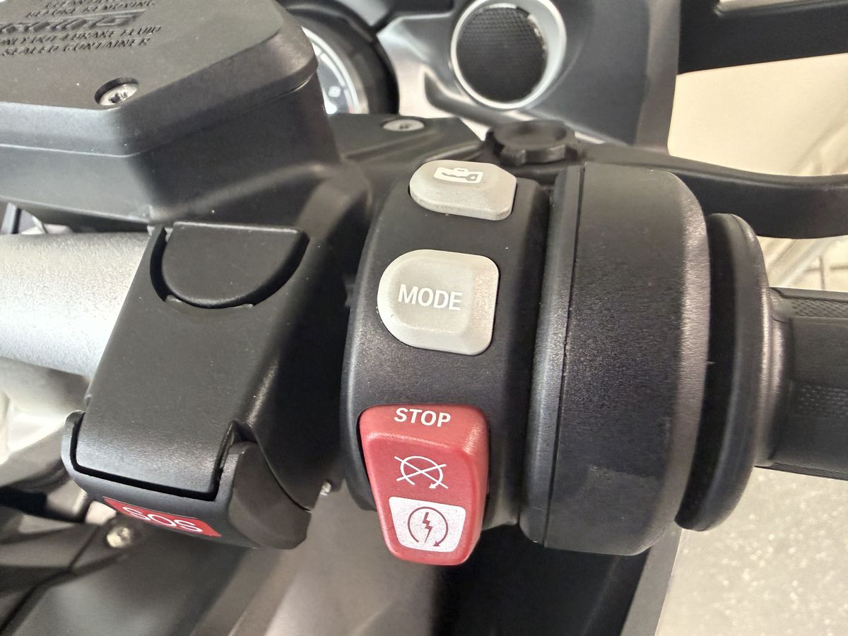 BMW K1600GT MÜ 2x Pakete, Z-Scheinw., Radio, BMW K1600GT MÜ 2x Pakete, Z-Scheinw., Radio,