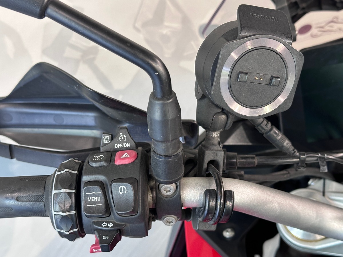 BMW F 900 XR Komplett ausgestattet BMW F 900 XR Komplett ausgestattet