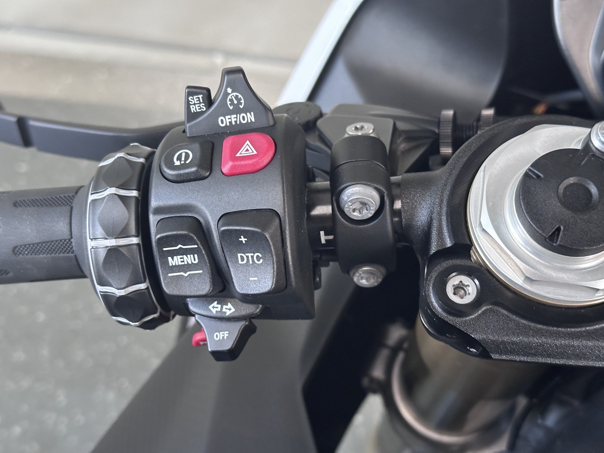 BMW S 1000 RR 4x Pakete, Service inkl. Akrapovice ES BMW S 1000 RR 4x Pakete, Service inkl. Akrapovice ES