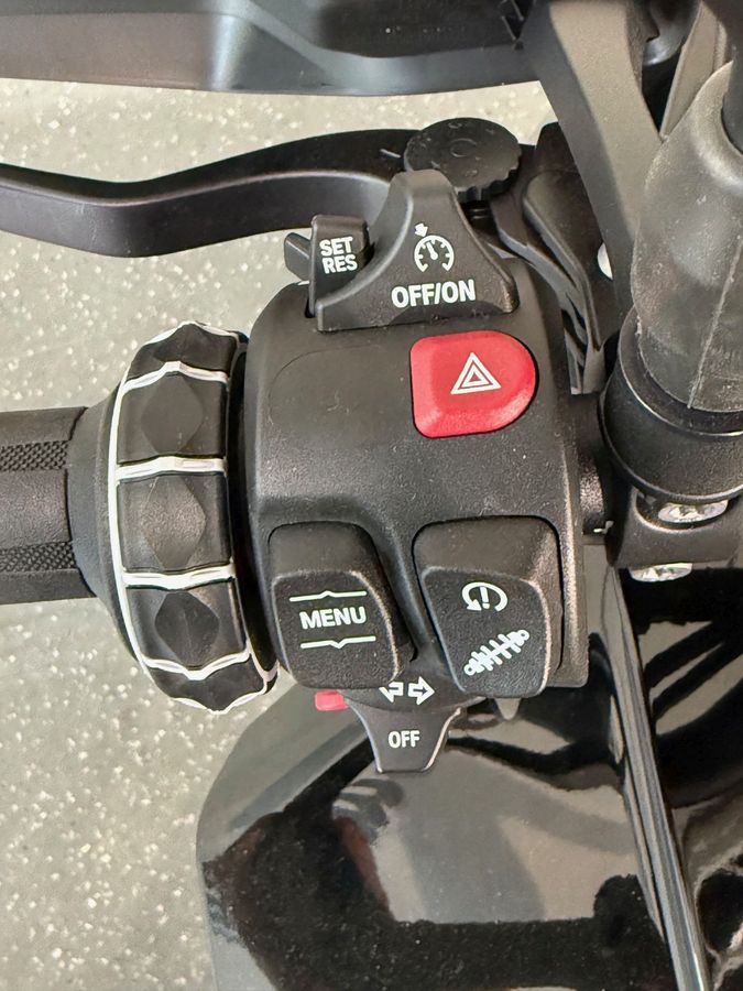 BMW F 900 XR 3 x Pakete, Windschild hoch, ESA BMW F 900 XR 3 x Pakete, Windschild hoch, ESA