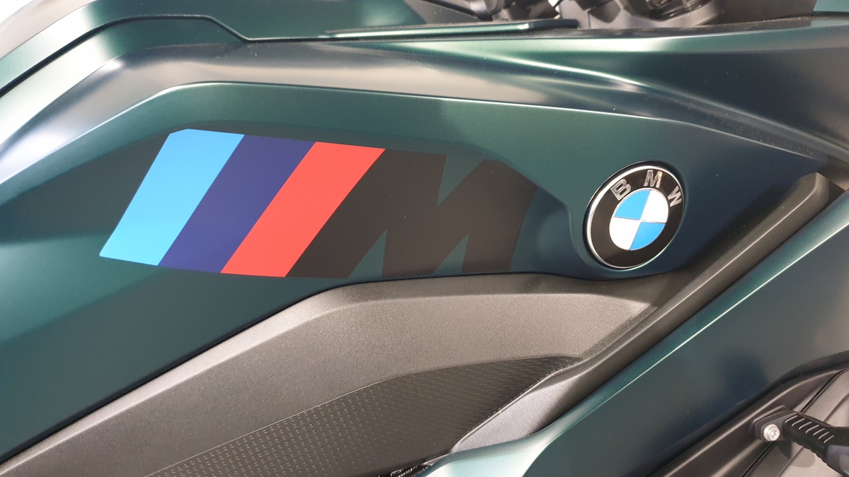 BMW M 1000 XR BMW M 1000 XR