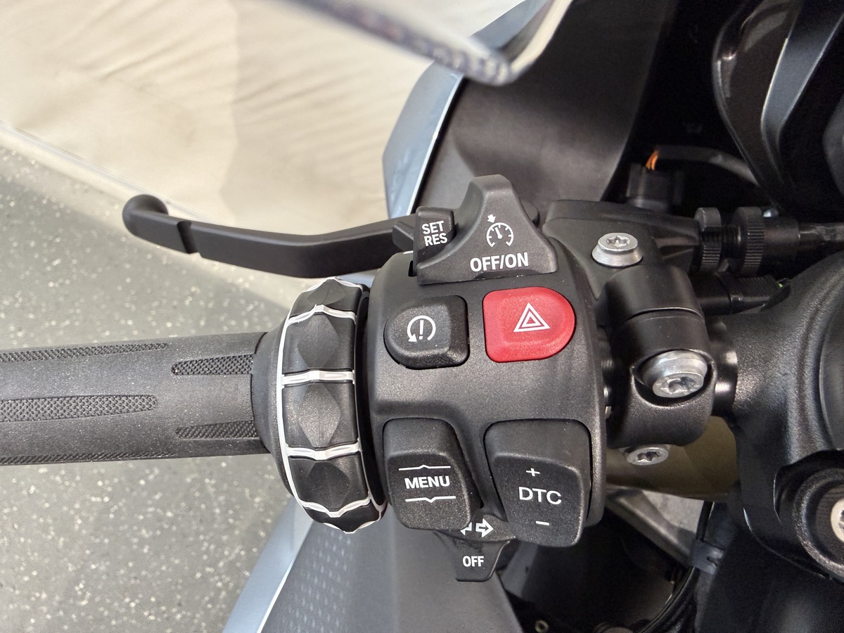 BMW S 1000 RR verf.ab 10.2026,mind. 1500km BMW S 1000 RR verf.ab 10.2026,mind. 1500km