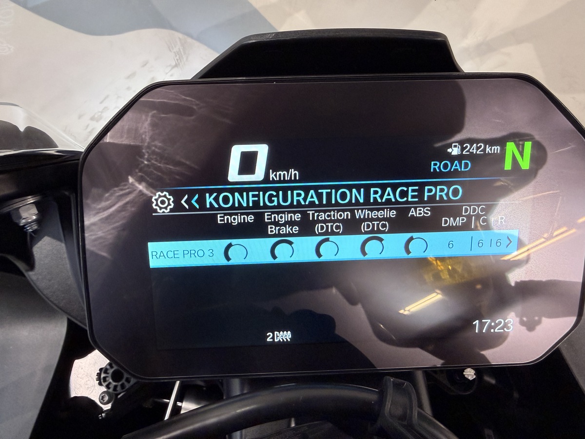 BMW S 1000 RR verf.ab 10.2026,mind. 1500km BMW S 1000 RR verf.ab 10.2026,mind. 1500km
