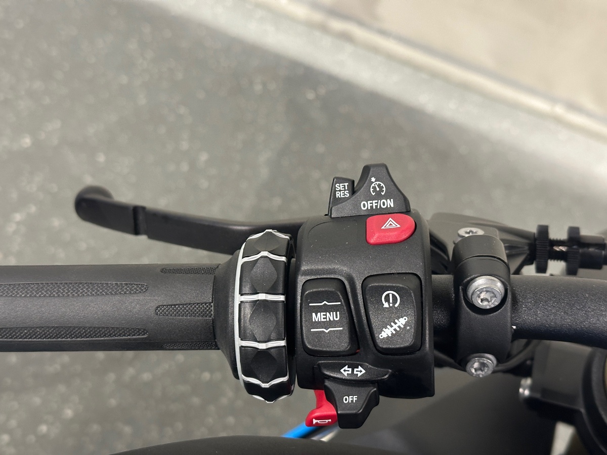 BMW S 1000 R Verf. ab dem 03.10.26, min. 1500km BMW S 1000 R Verf. ab dem 03.10.26, min. 1500km