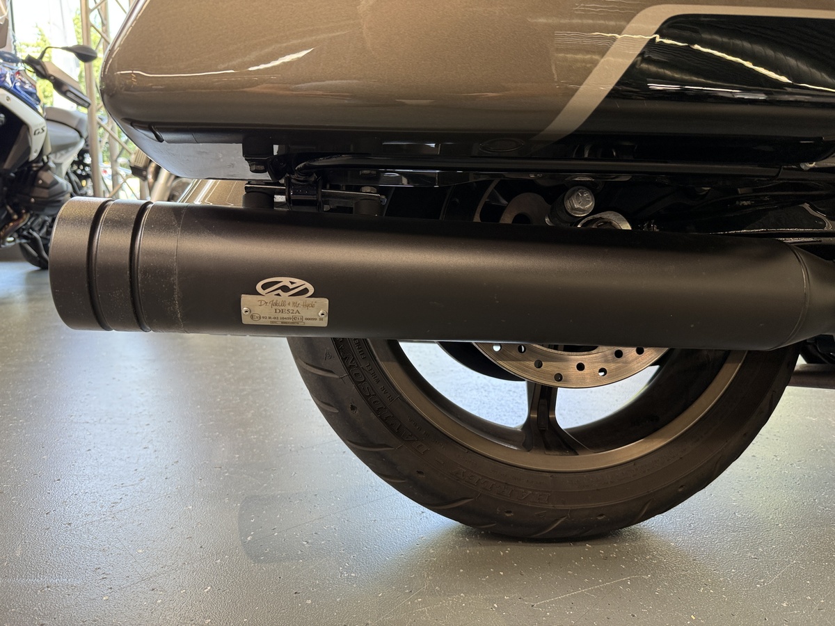 HARLEY-DAVIDSON CVO Ultra Limited FLHTKSE Dr.Jekill & Mr. Hyde HARLEY-DAVIDSON CVO Ultra Limited FLHTKSE Dr.Jekill & Mr. Hyde
