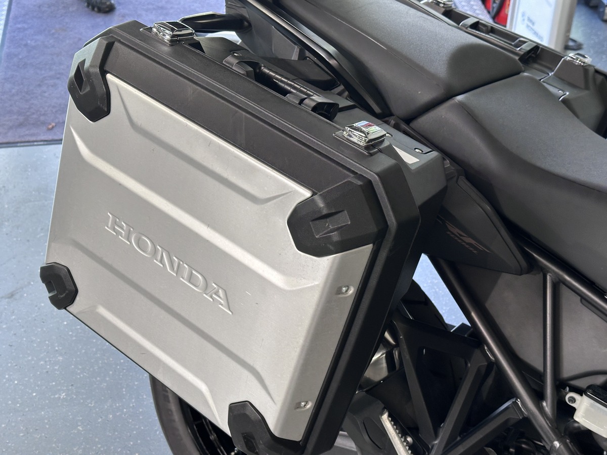 HONDA CRF 1000 D Africa Twin Inkl. Koffersatz HONDA CRF 1000 D Africa Twin Inkl. Koffersatz